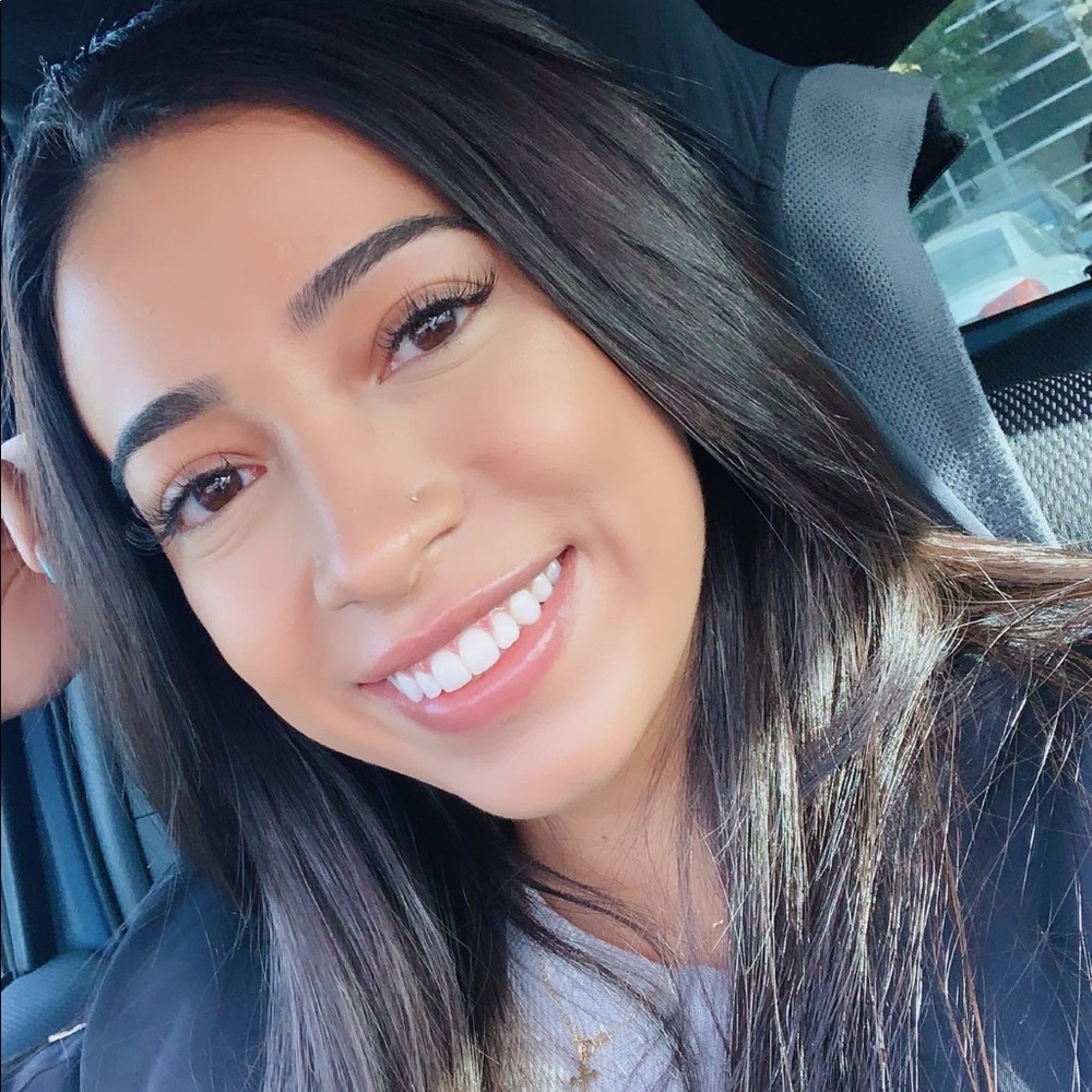 Meet your Posher, Adriana